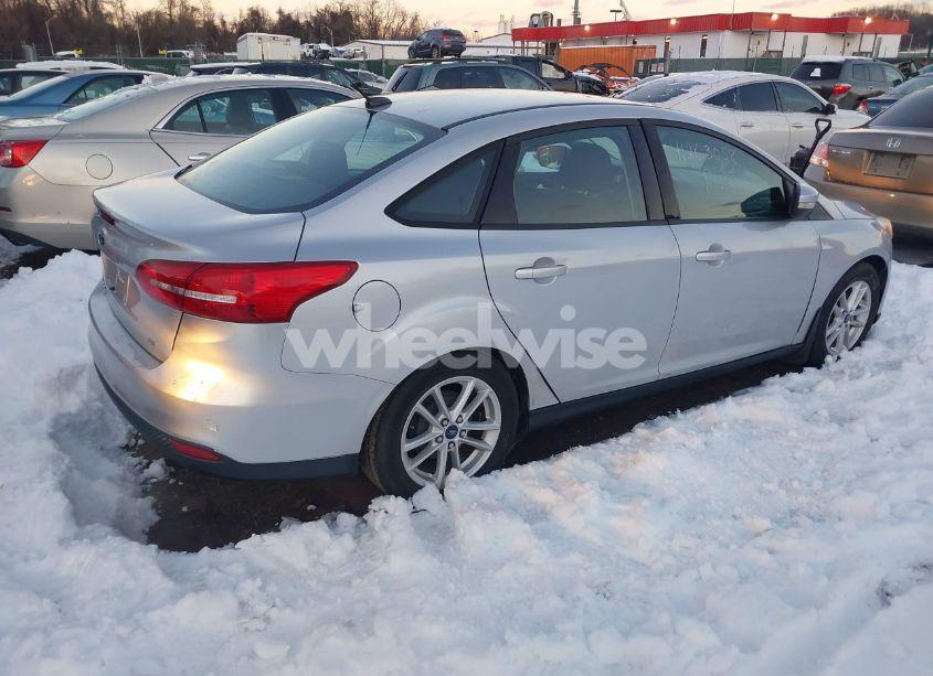 Photo 4 of 2015 Ford Focus SE (VIN 1FADP3F25FL289770)