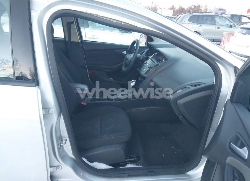 Photo 5 of 2015 Ford Focus SE (VIN 1FADP3F25FL289770)