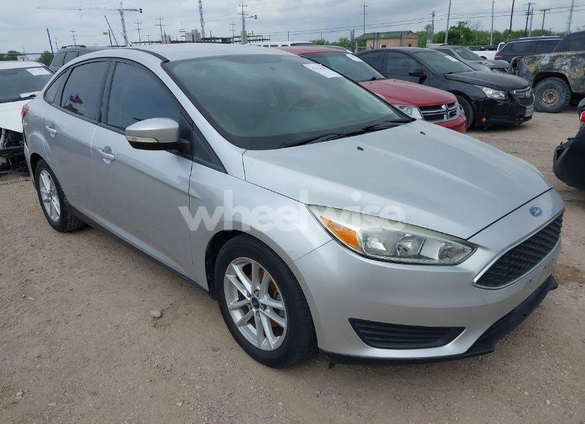 2015 Ford Focus SE (VIN 1FADP3F25FL293401) main photo