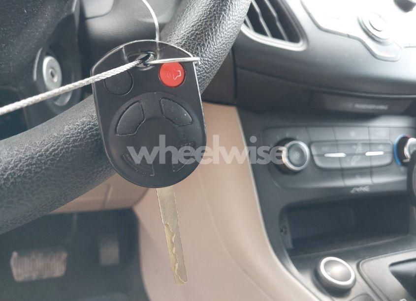 Photo 11 of 2015 Ford Focus SE (VIN 1FADP3F25FL293401)