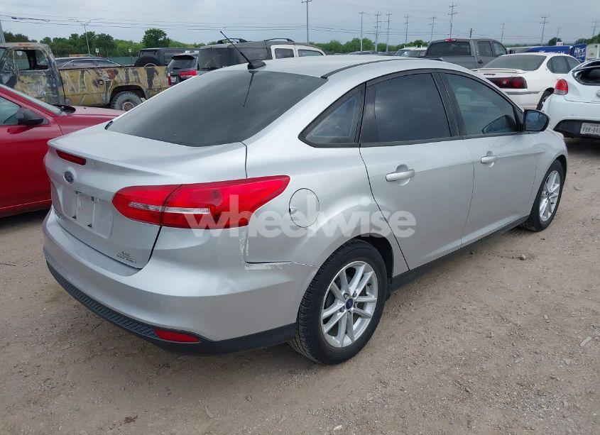 Photo 4 of 2015 Ford Focus SE (VIN 1FADP3F25FL293401)