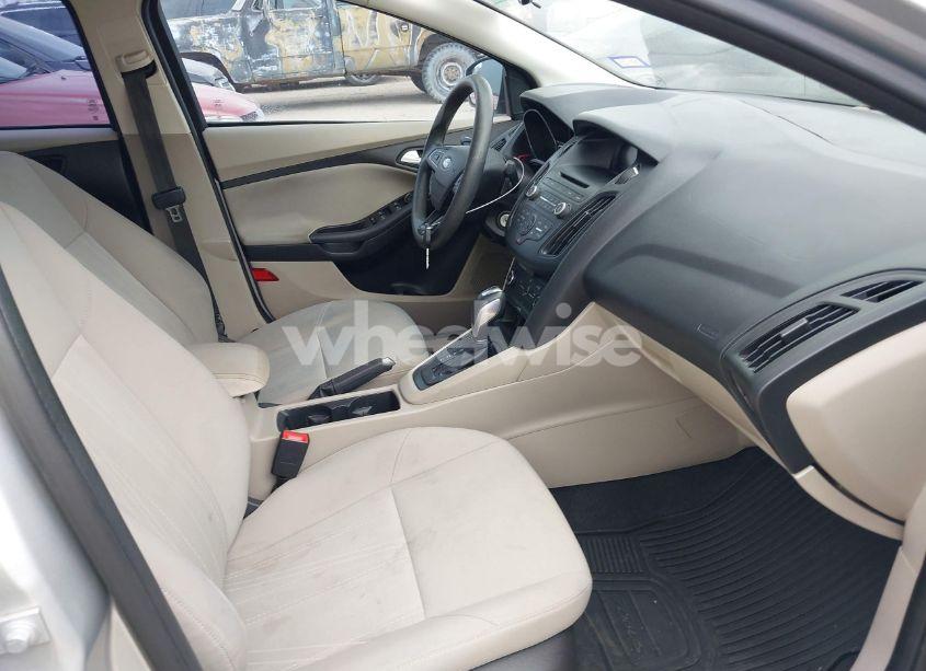 Photo 5 of 2015 Ford Focus SE (VIN 1FADP3F25FL293401)