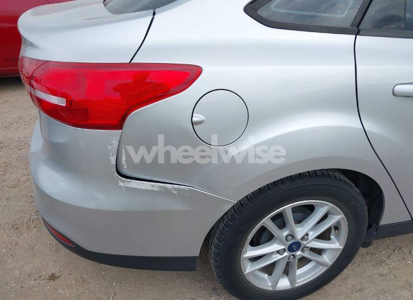 Photo 6 of 2015 Ford Focus SE (VIN 1FADP3F25FL293401)