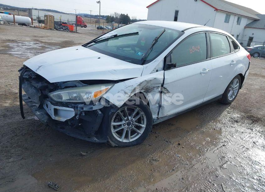 Photo 2 of 2015 Ford Focus SE (VIN 1FADP3F25FL295939)