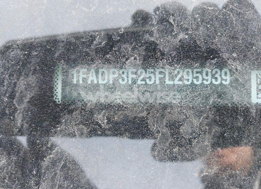 Photo 9 of 2015 Ford Focus SE (VIN 1FADP3F25FL295939)