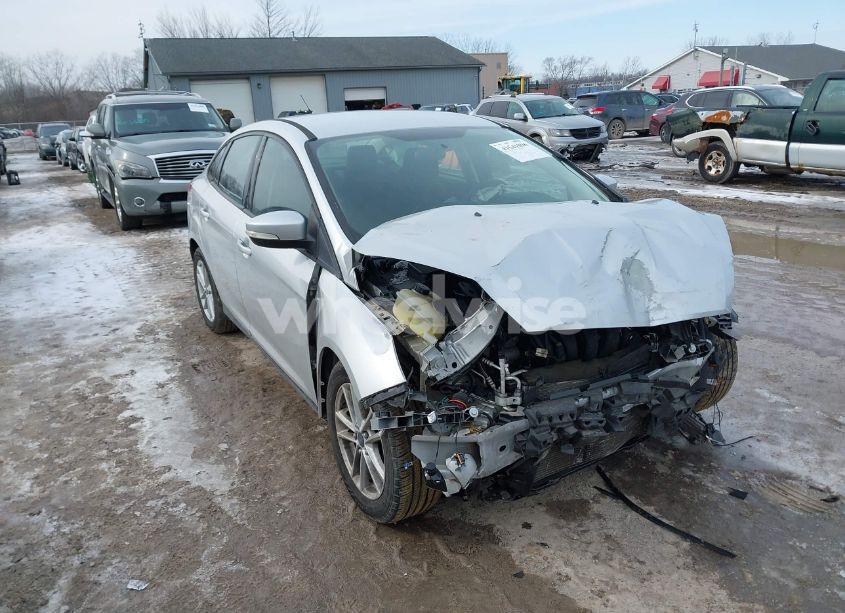 2015 Ford Focus SE (VIN 1FADP3F25FL297738) main photo