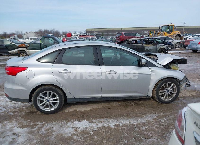 Photo 14 of 2015 Ford Focus SE (VIN 1FADP3F25FL297738)