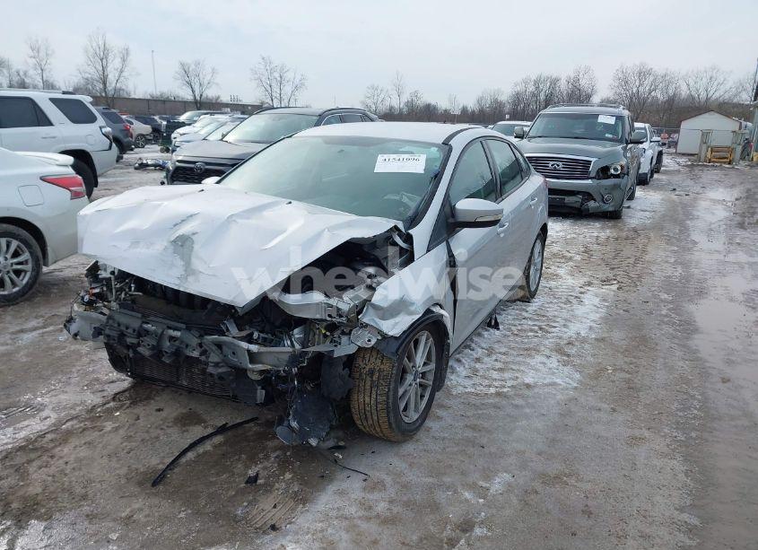 Photo 2 of 2015 Ford Focus SE (VIN 1FADP3F25FL297738)