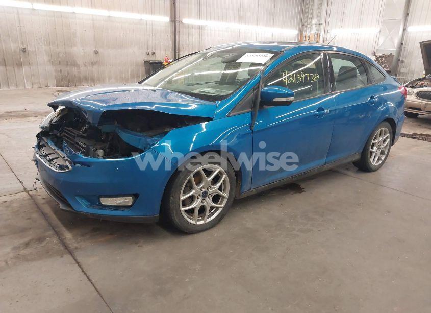 Photo 2 of 2015 Ford Focus SE (VIN 1FADP3F25FL319964)