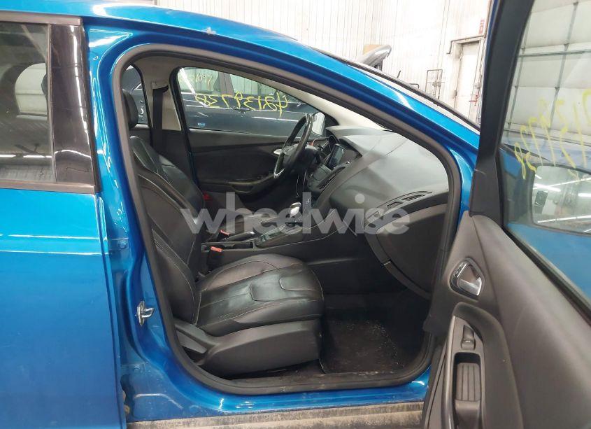 Photo 5 of 2015 Ford Focus SE (VIN 1FADP3F25FL319964)