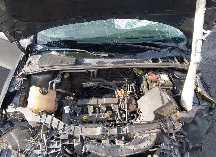 Photo 10 of 2015 Ford Focus SE (VIN 1FADP3F25FL353371)