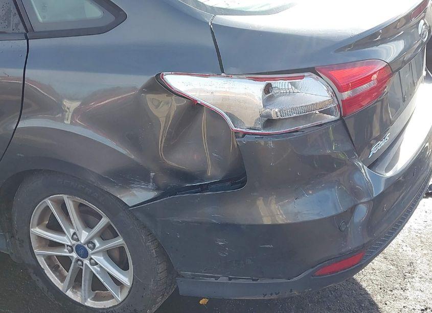 Photo 13 of 2015 Ford Focus SE (VIN 1FADP3F25FL353371)