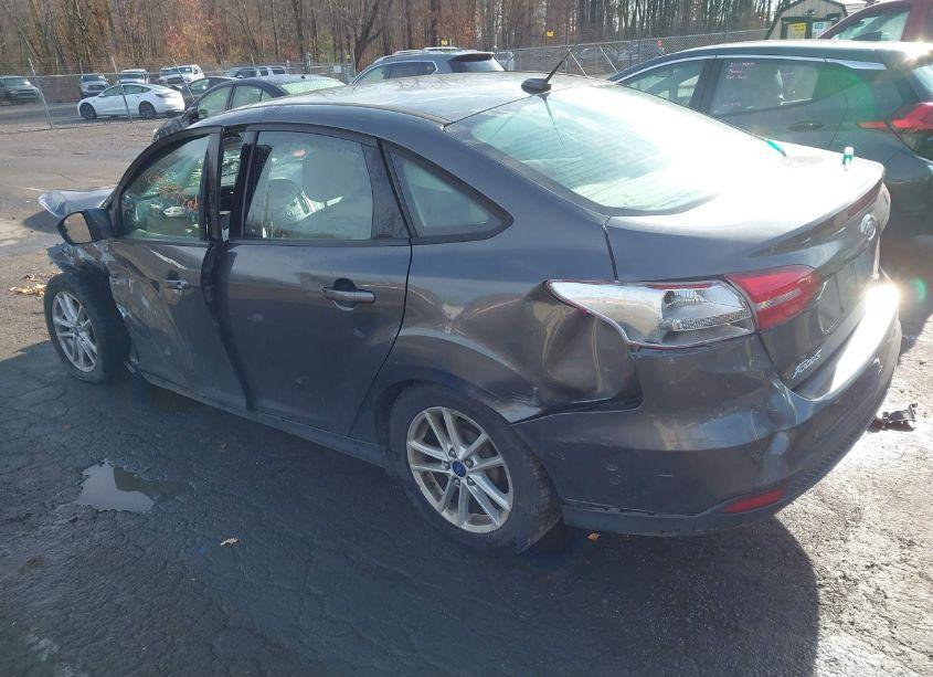 Photo 3 of 2015 Ford Focus SE (VIN 1FADP3F25FL353371)