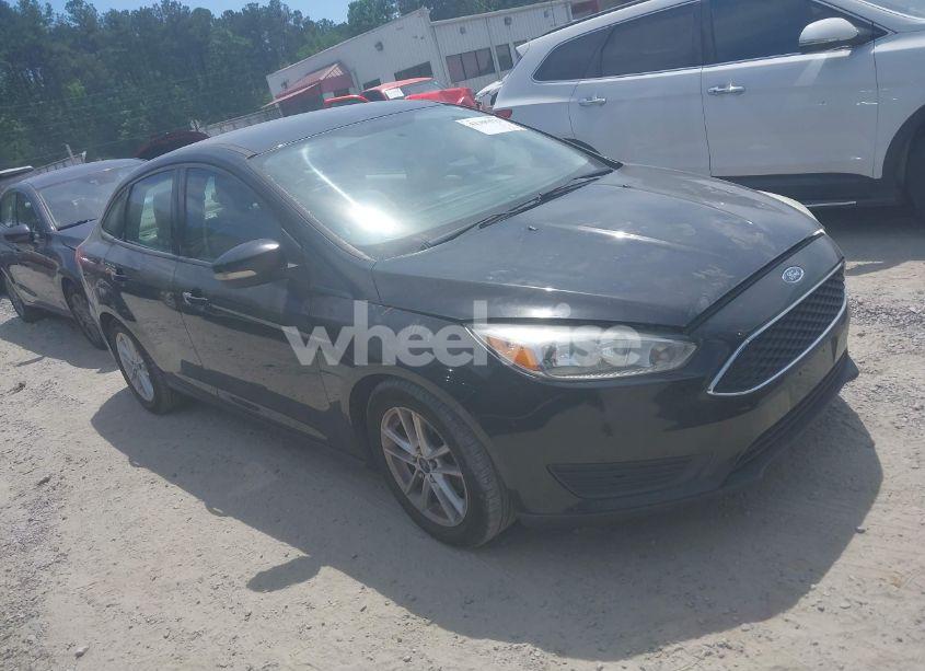 2015 Ford Focus SE (VIN 1FADP3F25FL353824) main photo