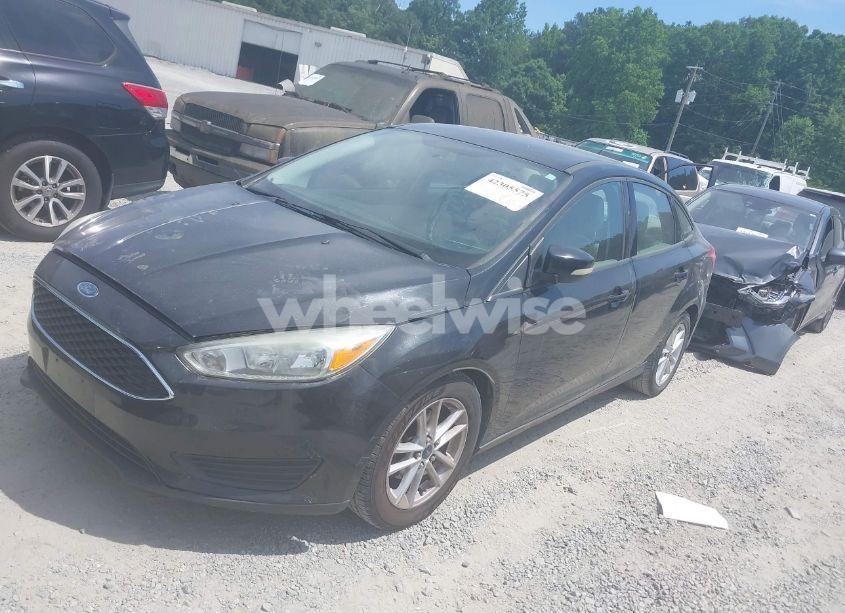 Photo 2 of 2015 Ford Focus SE (VIN 1FADP3F25FL353824)