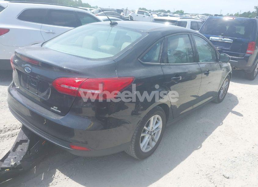 Photo 4 of 2015 Ford Focus SE (VIN 1FADP3F25FL353824)