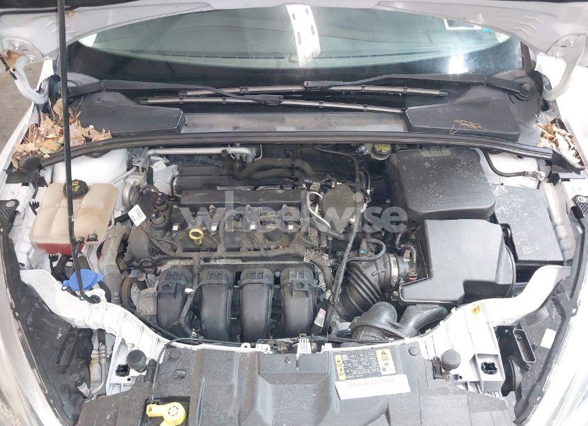 Photo 10 of 2015 Ford Focus SE (VIN 1FADP3F25FL372101)