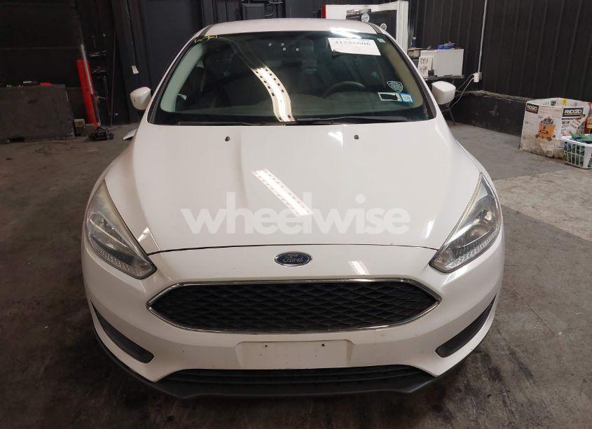 Photo 13 of 2015 Ford Focus SE (VIN 1FADP3F25FL372101)