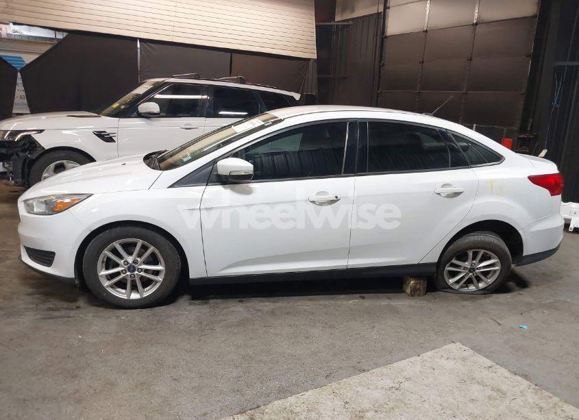 Photo 15 of 2015 Ford Focus SE (VIN 1FADP3F25FL372101)
