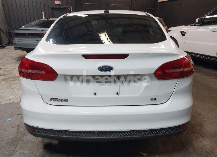 Photo 17 of 2015 Ford Focus SE (VIN 1FADP3F25FL372101)