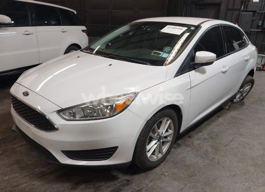 Photo 2 of 2015 Ford Focus SE (VIN 1FADP3F25FL372101)