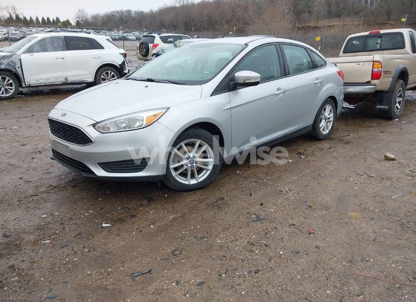 Photo 2 of 2015 Ford Focus SE (VIN 1FADP3F25FL382577)