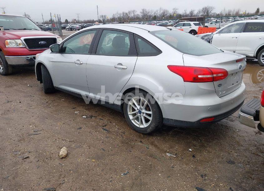 Photo 3 of 2015 Ford Focus SE (VIN 1FADP3F25FL382577)