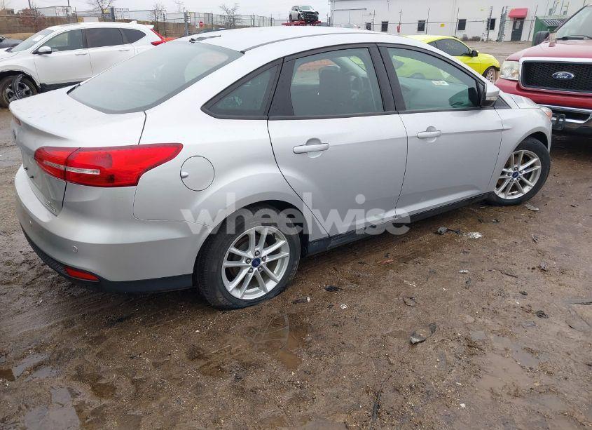Photo 4 of 2015 Ford Focus SE (VIN 1FADP3F25FL382577)
