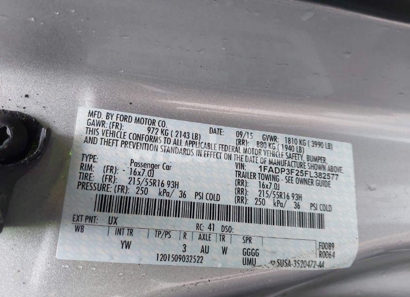 Photo 9 of 2015 Ford Focus SE (VIN 1FADP3F25FL382577)