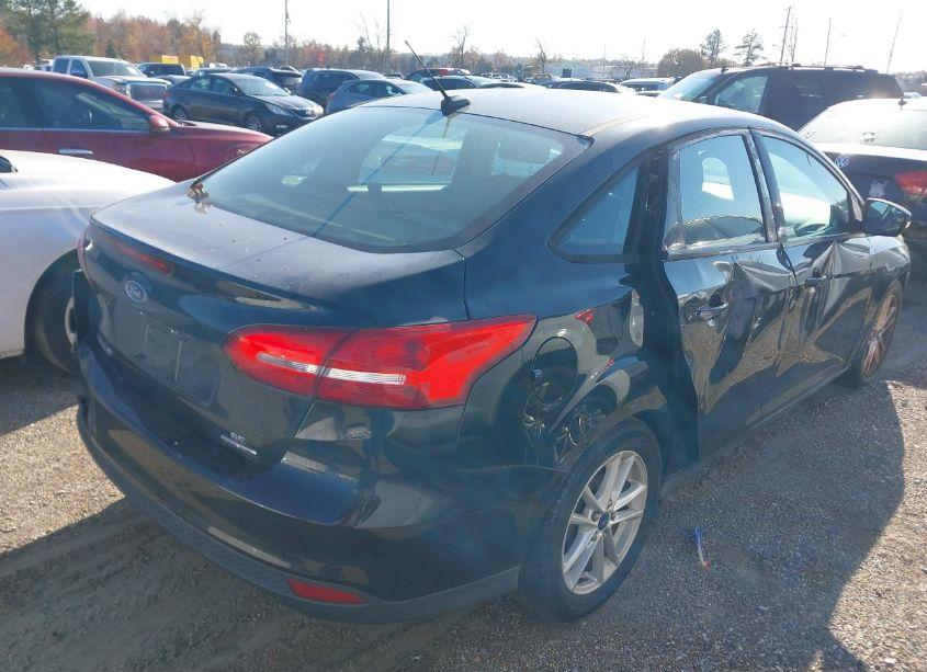 Photo 4 of 2015 Ford Focus SE (VIN 1FADP3F25FL384068)