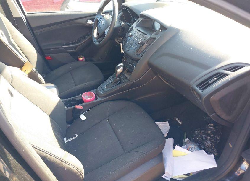 Photo 5 of 2015 Ford Focus SE (VIN 1FADP3F25FL384068)