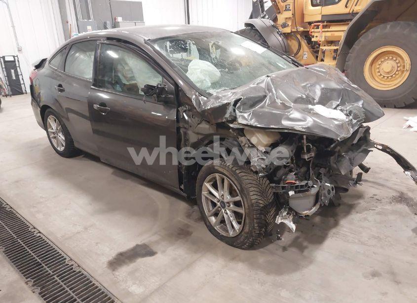 2016 Ford Focus SE (VIN 1FADP3F25GL221163) main photo