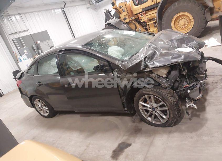 Photo 13 of 2016 Ford Focus SE (VIN 1FADP3F25GL221163)