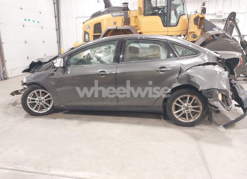 Photo 14 of 2016 Ford Focus SE (VIN 1FADP3F25GL221163)