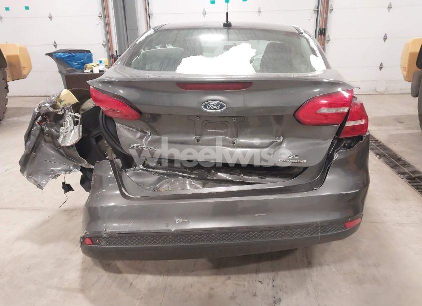 Photo 16 of 2016 Ford Focus SE (VIN 1FADP3F25GL221163)