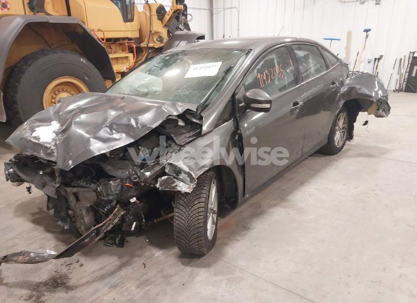 Photo 2 of 2016 Ford Focus SE (VIN 1FADP3F25GL221163)