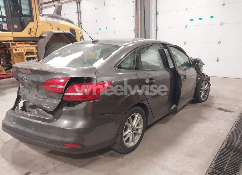 Photo 4 of 2016 Ford Focus SE (VIN 1FADP3F25GL221163)