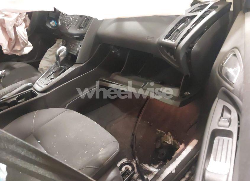 Photo 5 of 2016 Ford Focus SE (VIN 1FADP3F25GL221163)