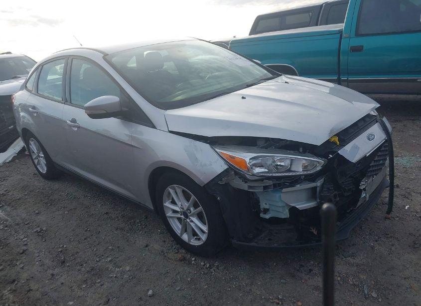 2016 Ford Focus SE (VIN 1FADP3F25GL228548) main photo