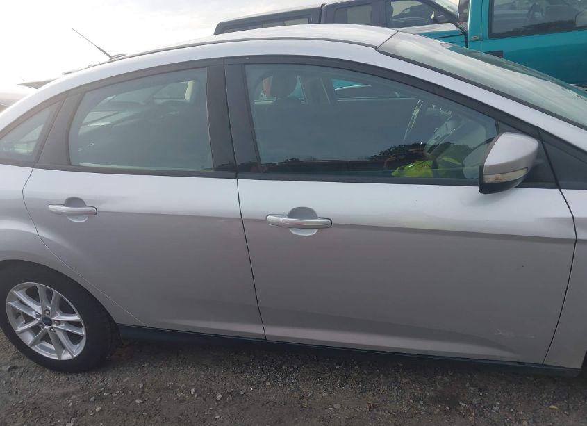 Photo 13 of 2016 Ford Focus SE (VIN 1FADP3F25GL228548)