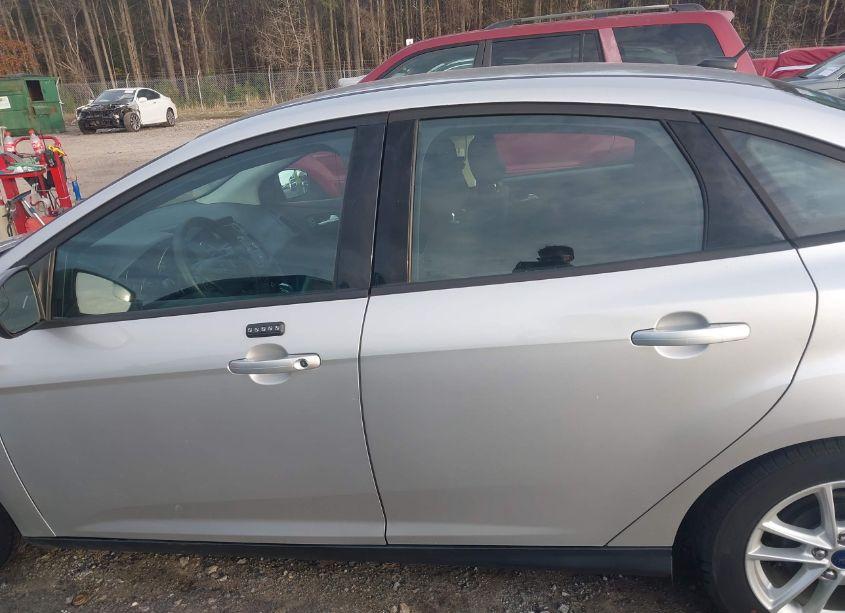 Photo 14 of 2016 Ford Focus SE (VIN 1FADP3F25GL228548)