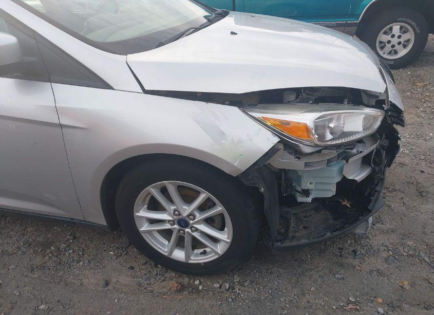 Photo 17 of 2016 Ford Focus SE (VIN 1FADP3F25GL228548)