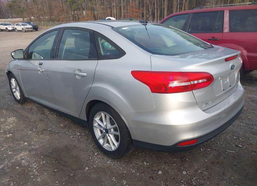 Photo 3 of 2016 Ford Focus SE (VIN 1FADP3F25GL228548)