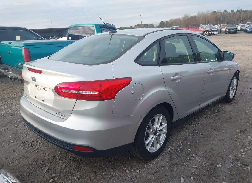 Photo 4 of 2016 Ford Focus SE (VIN 1FADP3F25GL228548)