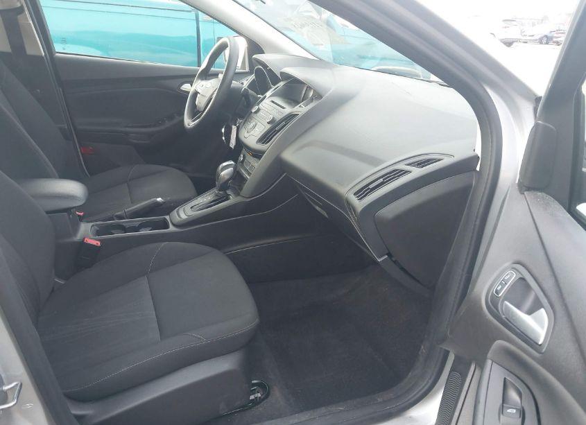 Photo 5 of 2016 Ford Focus SE (VIN 1FADP3F25GL228548)