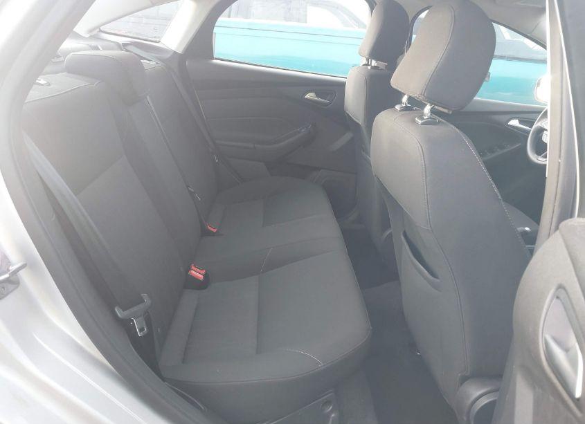 Photo 8 of 2016 Ford Focus SE (VIN 1FADP3F25GL228548)