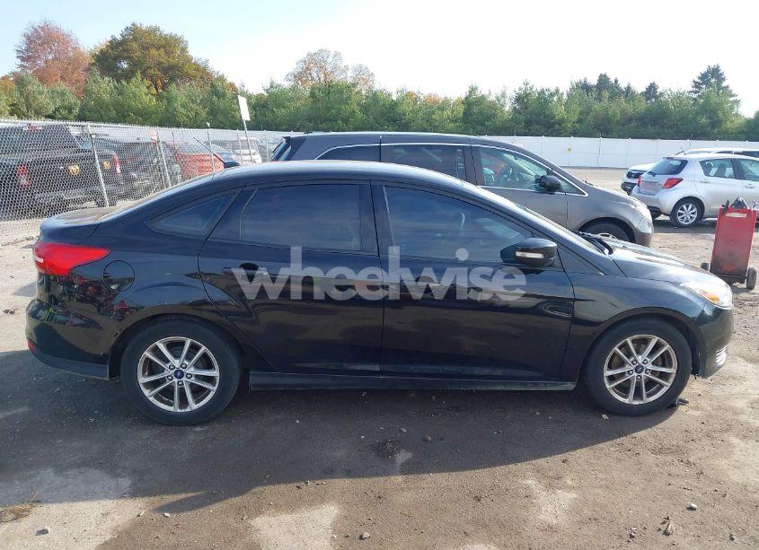 Photo 13 of 2016 Ford Focus SE (VIN 1FADP3F25GL237671)