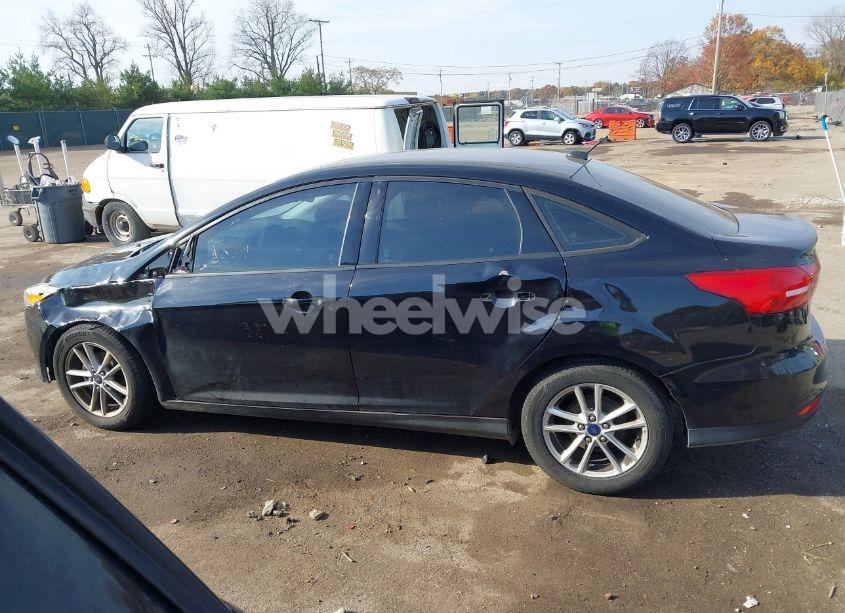 Photo 14 of 2016 Ford Focus SE (VIN 1FADP3F25GL237671)