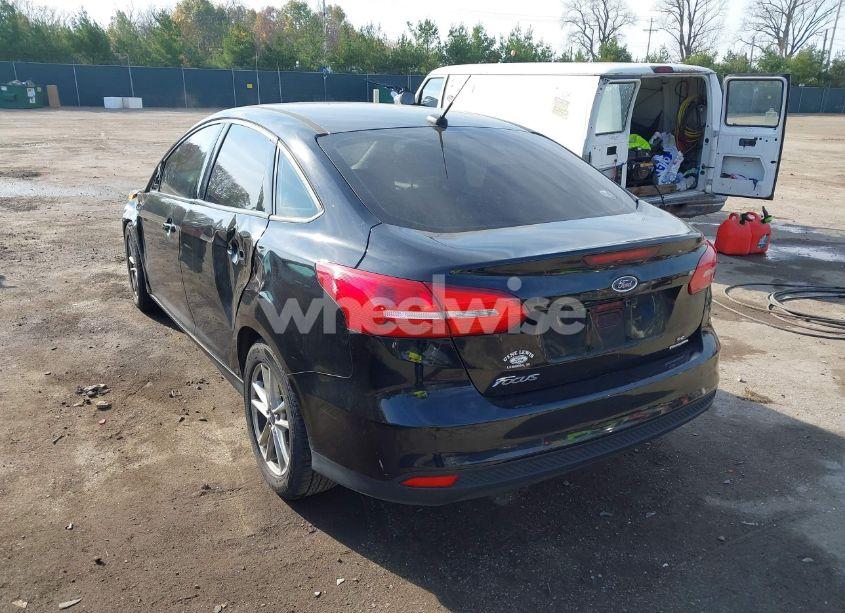 Photo 3 of 2016 Ford Focus SE (VIN 1FADP3F25GL237671)