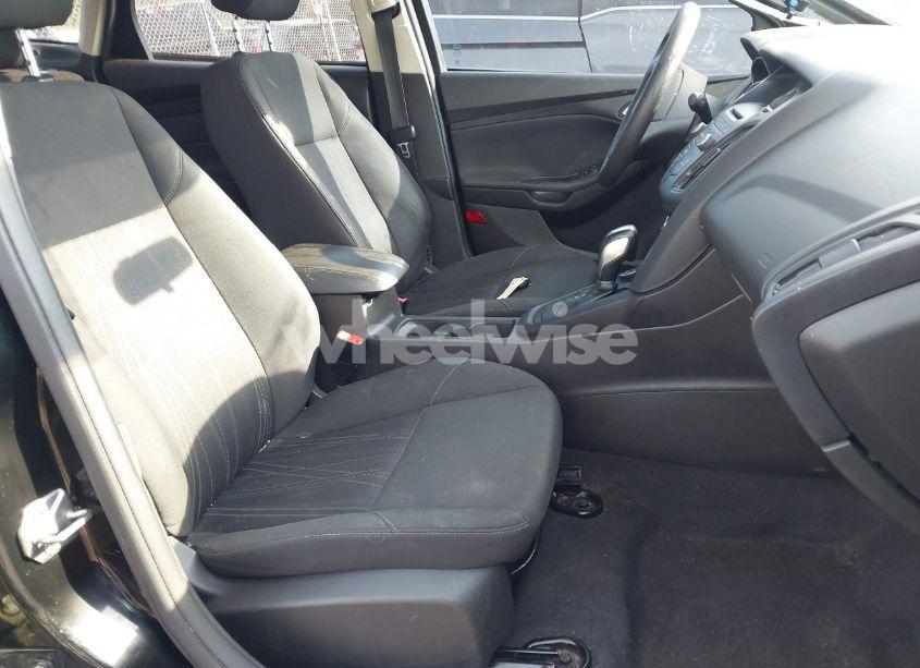 Photo 5 of 2016 Ford Focus SE (VIN 1FADP3F25GL237671)